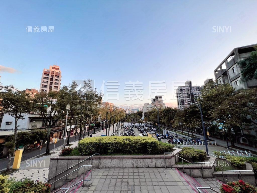 民權西捷運挑高店面房屋室內格局與周邊環境