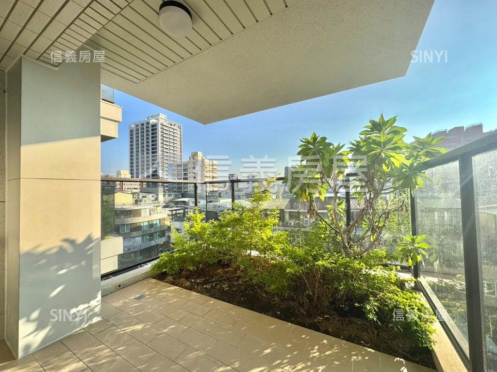 摩天１００全新兩房車位房屋室內格局與周邊環境