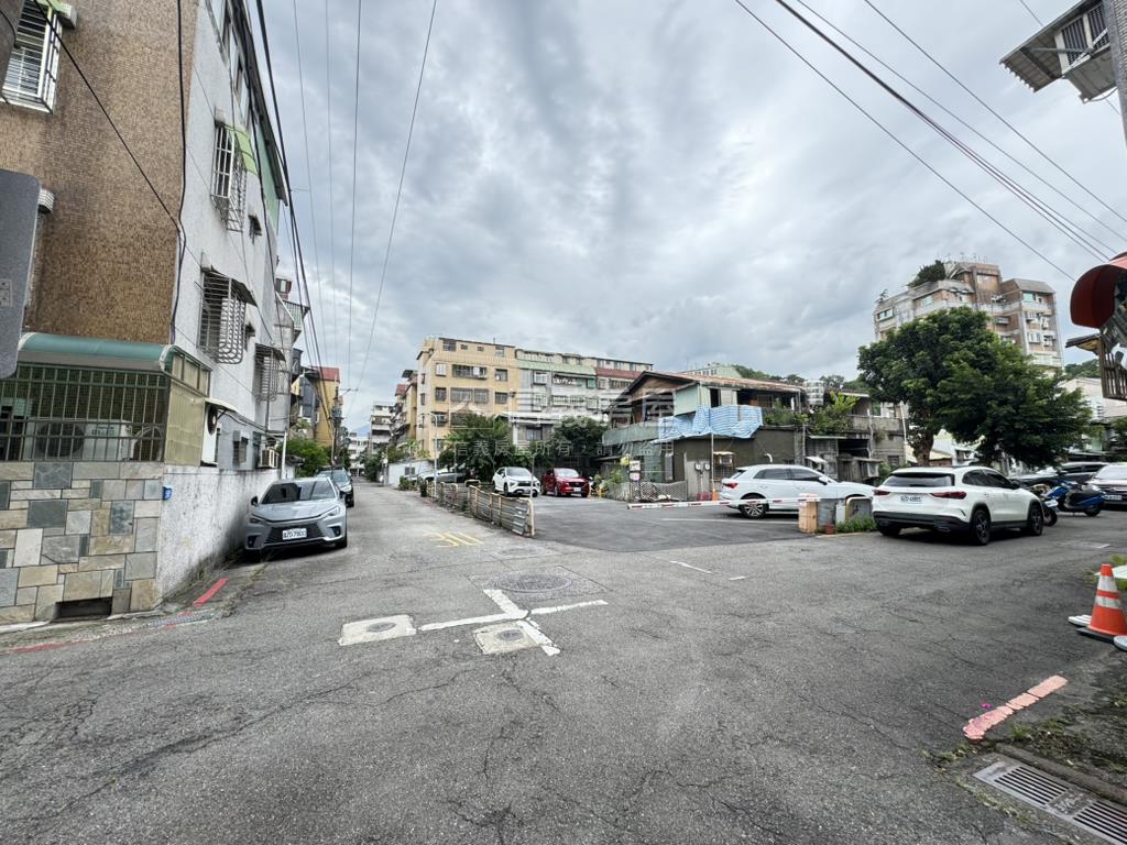 雙溪河畔雨聲美透天房屋室內格局與周邊環境