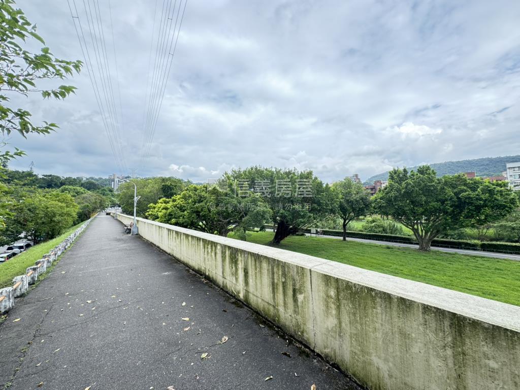 雙溪河畔雨聲美透天房屋室內格局與周邊環境