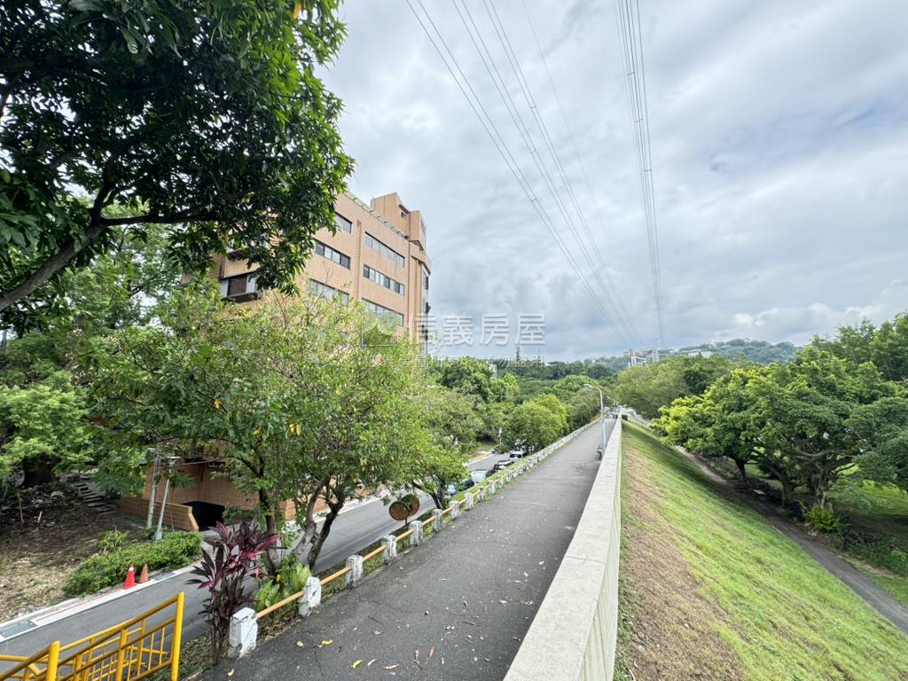 雙溪河畔雨聲美透天房屋室內格局與周邊環境