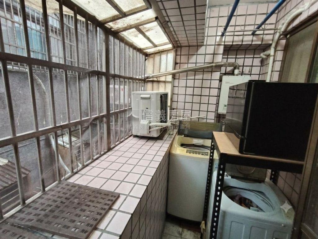 近南港展覽館電梯兩房房屋室內格局與周邊環境