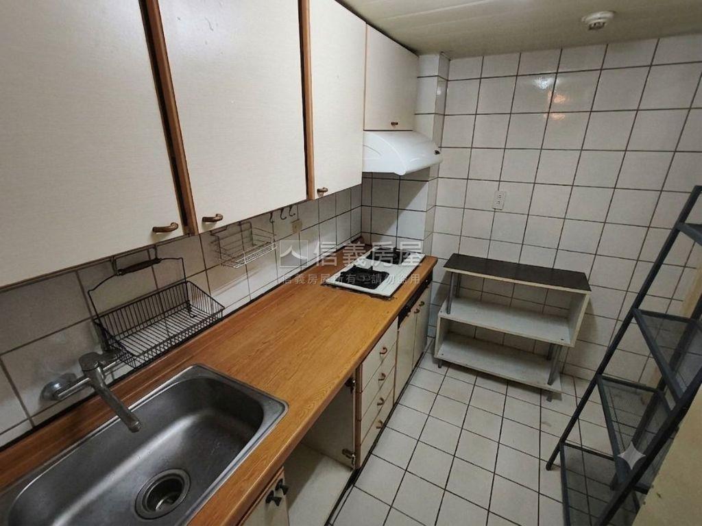 近南港展覽館電梯兩房房屋室內格局與周邊環境