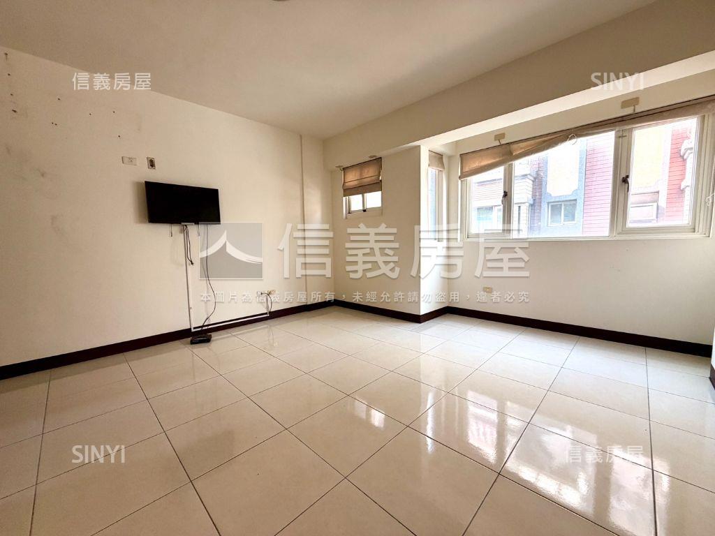 漫步南寮生活圈採光美墅房屋室內格局與周邊環境