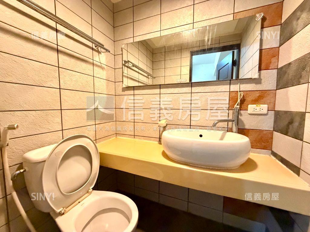 漫步南寮生活圈採光美墅房屋室內格局與周邊環境