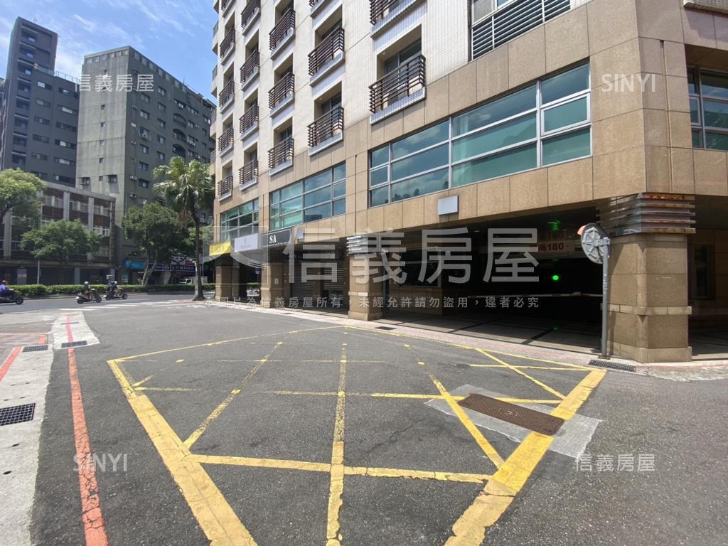 香榭車位●坡道機械房屋室內格局與周邊環境