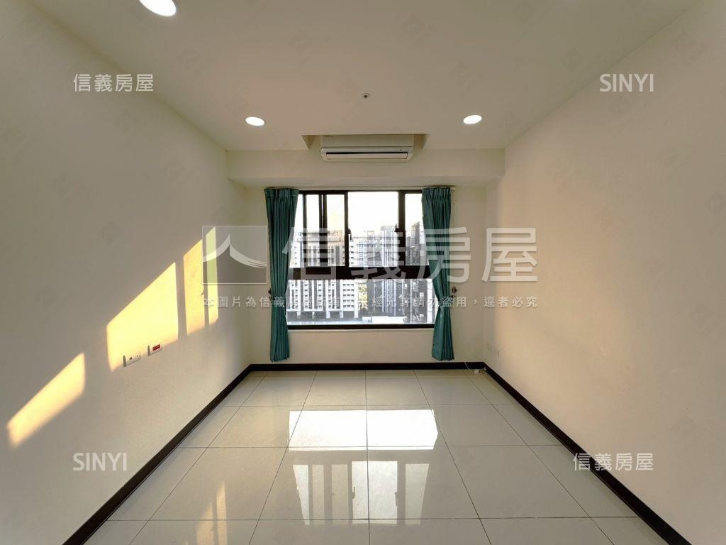 成家大璽三房車位次頂樓房屋室內格局與周邊環境