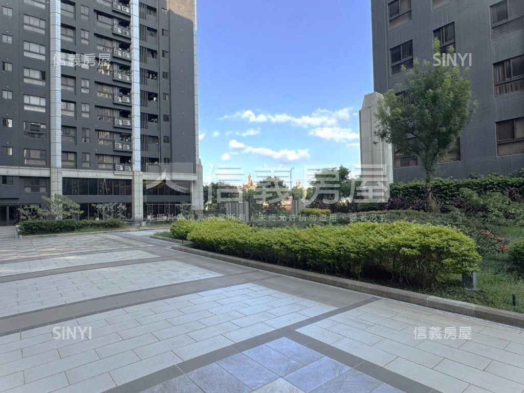 成家大璽三房車位次頂樓房屋室內格局與周邊環境