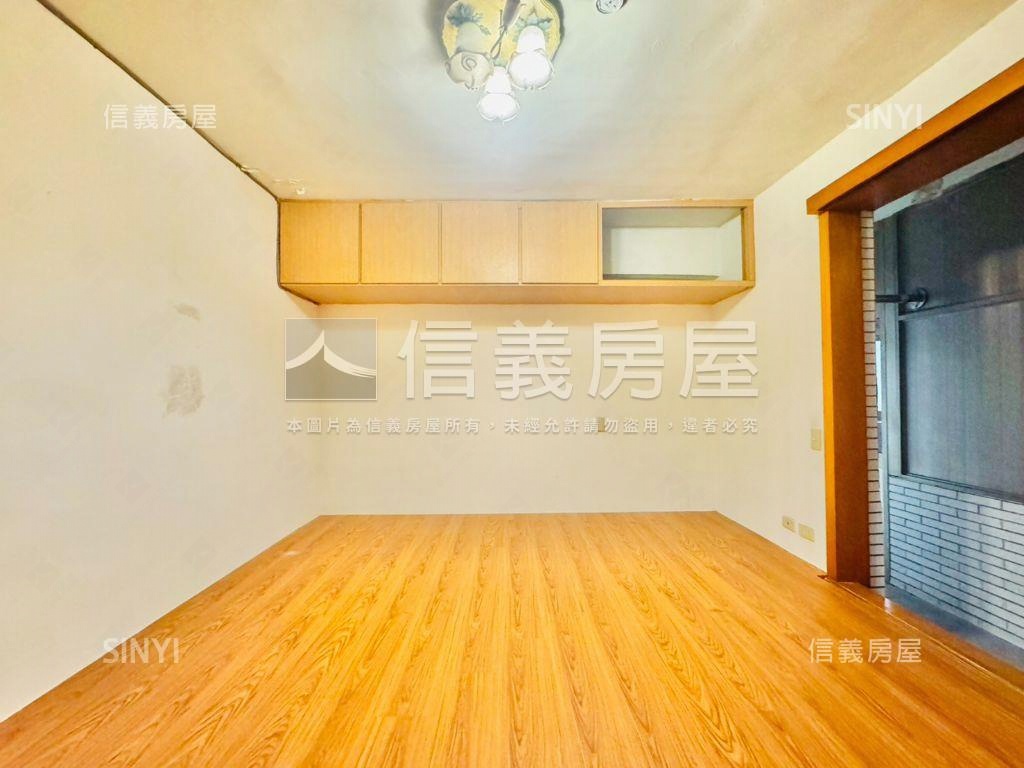 秀山三面採光美寓房屋室內格局與周邊環境