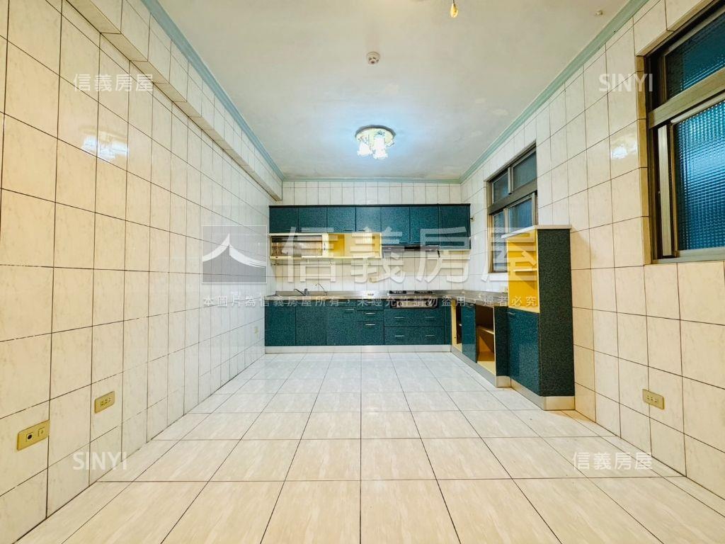 秀山三面採光美寓房屋室內格局與周邊環境