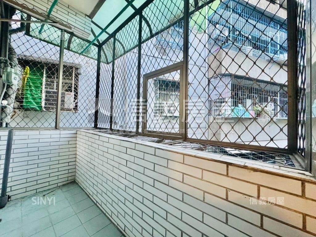 秀山三面採光美寓房屋室內格局與周邊環境