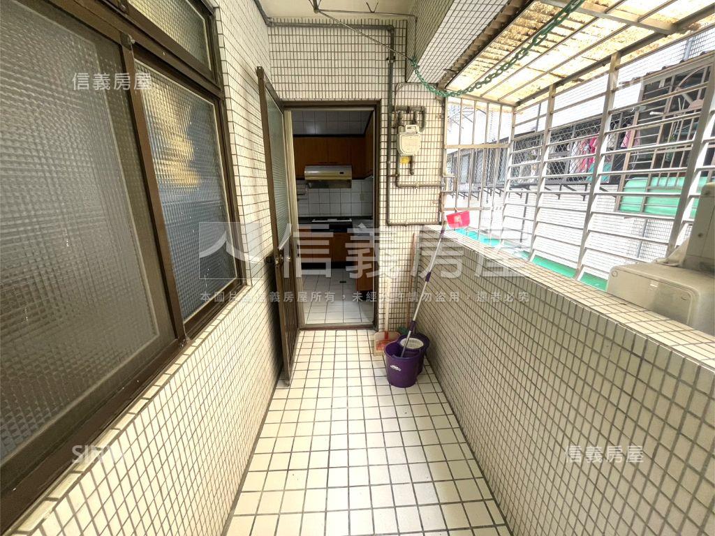 蟠龍大地三房車位房屋室內格局與周邊環境