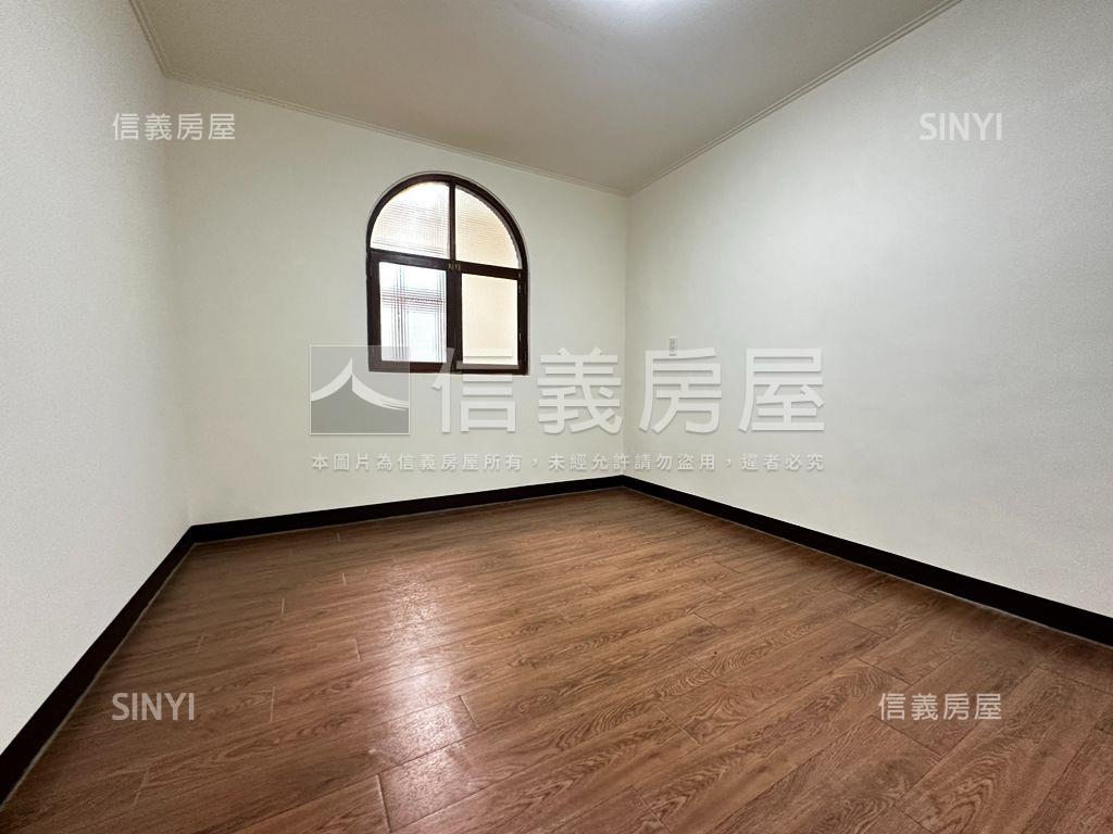 府中方正靜謐的窩房屋室內格局與周邊環境