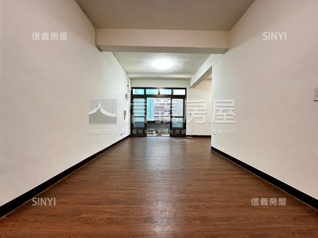 府中方正靜謐的窩房屋室內格局與周邊環境
