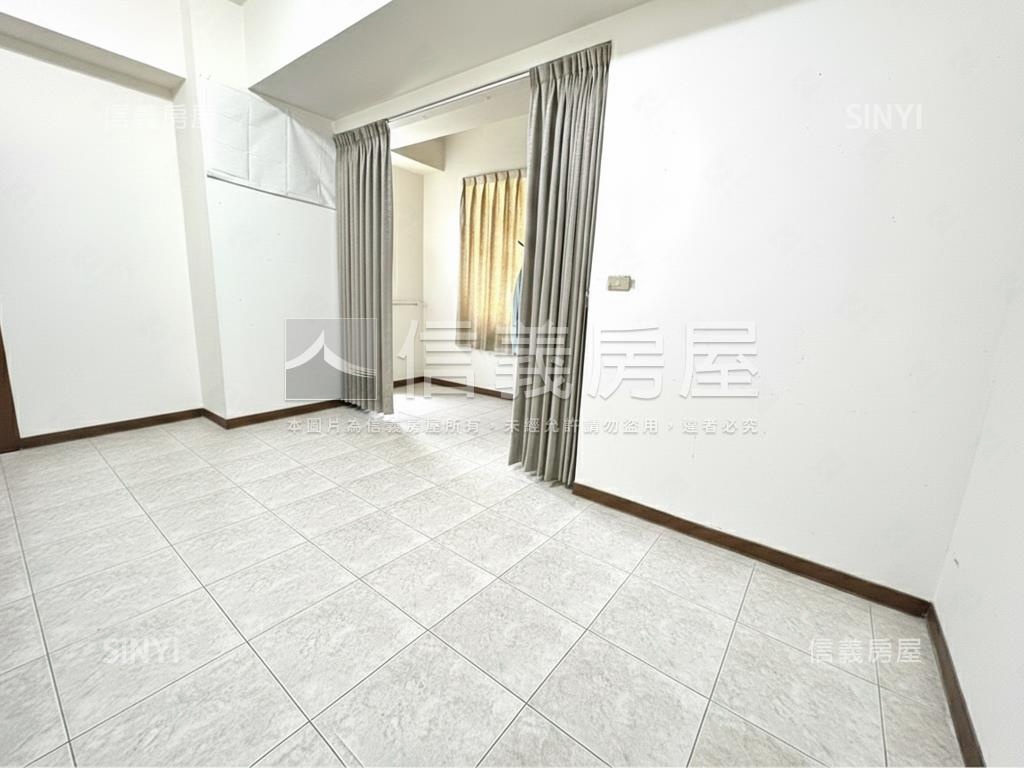 專任震後臨路店住附平車位房屋室內格局與周邊環境