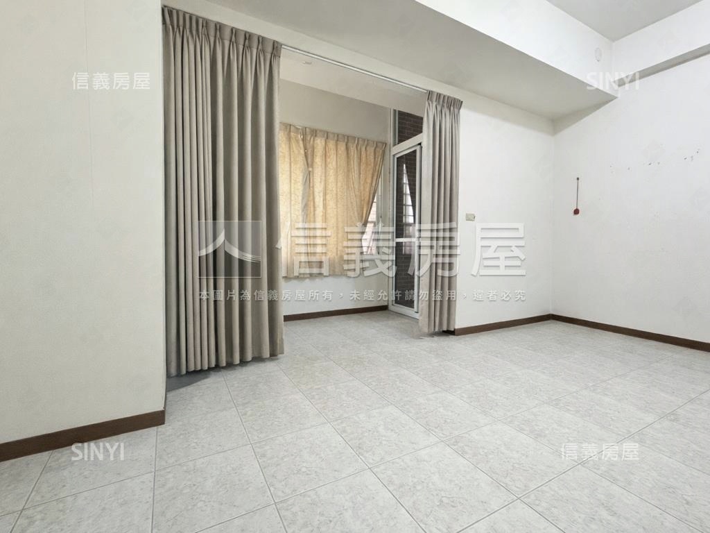 專任震後臨路店住附平車位房屋室內格局與周邊環境