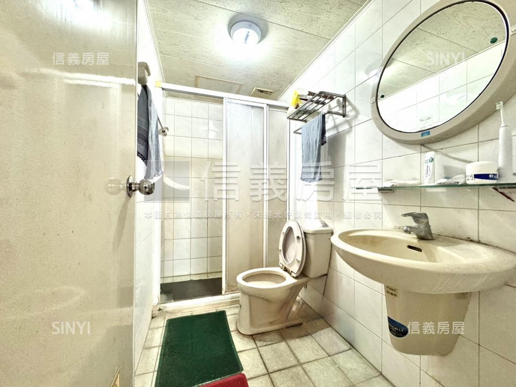 專任震後臨路店住附平車位房屋室內格局與周邊環境