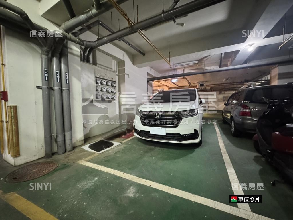 專任震後臨路店住附平車位房屋室內格局與周邊環境