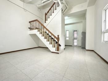 專任震後臨路店住附平車位