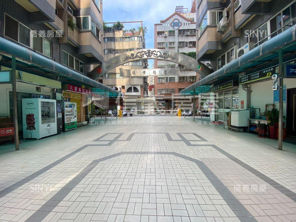 五期有陽台平面車位美套房房屋室內格局與周邊環境