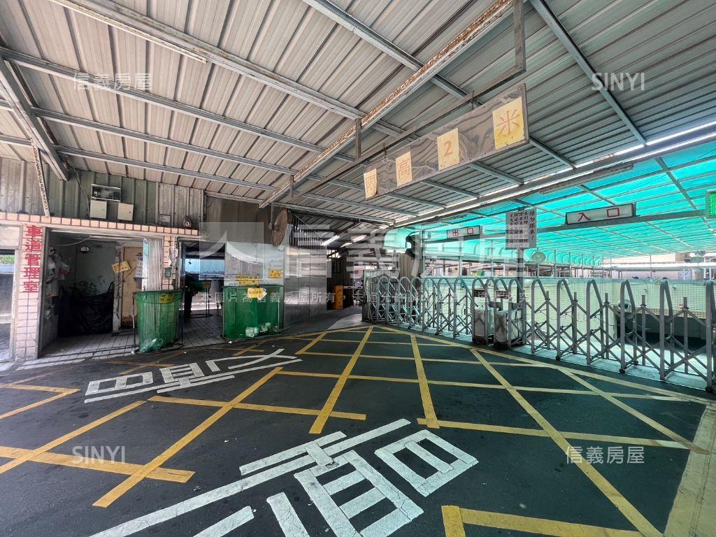 五期有陽台平面車位美套房房屋室內格局與周邊環境