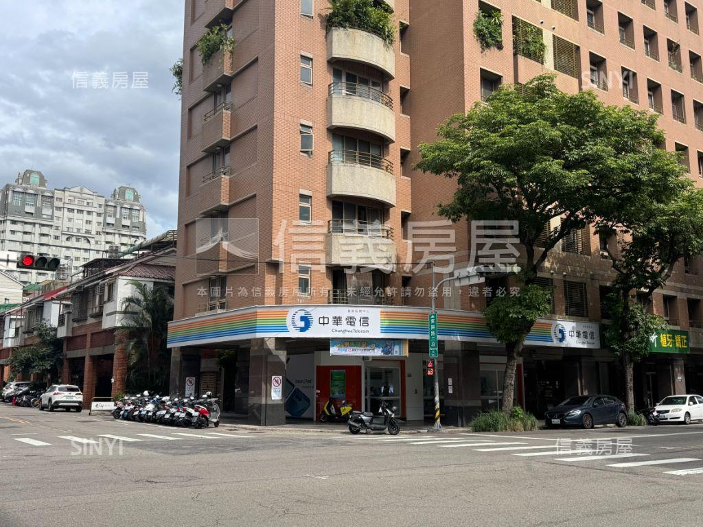 五期有陽台平面車位美套房房屋室內格局與周邊環境