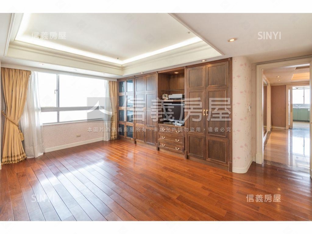 鄉林雲頂４大套房。帝王戶房屋室內格局與周邊環境
