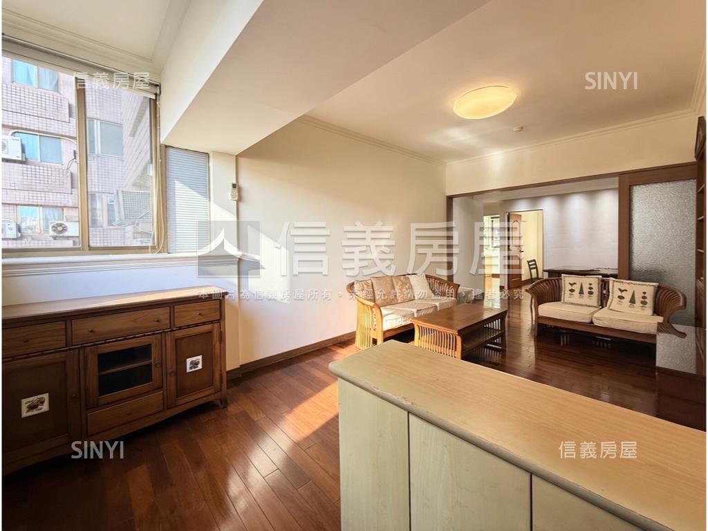 城堡花園好採光三房車位房屋室內格局與周邊環境