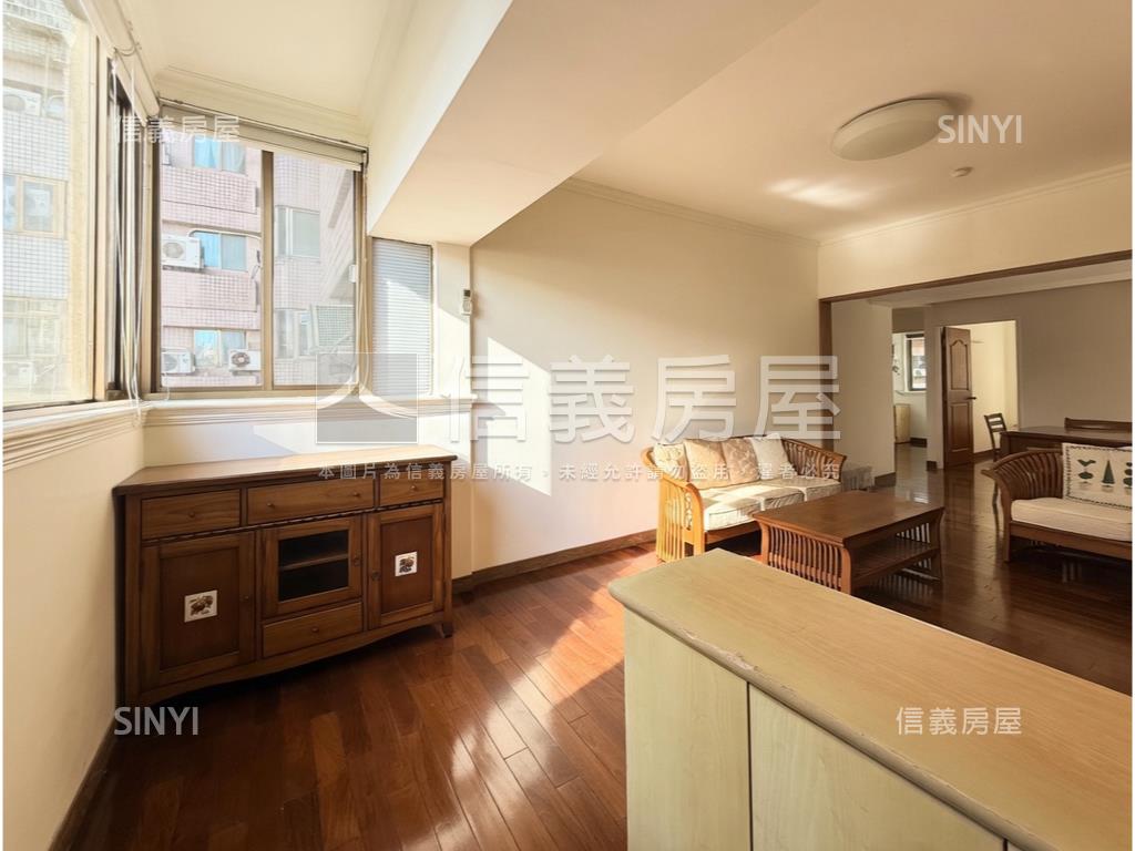 城堡花園好採光三房車位房屋室內格局與周邊環境