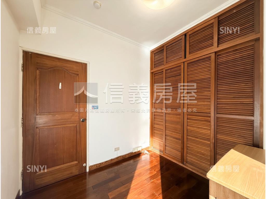 城堡花園好採光三房車位房屋室內格局與周邊環境