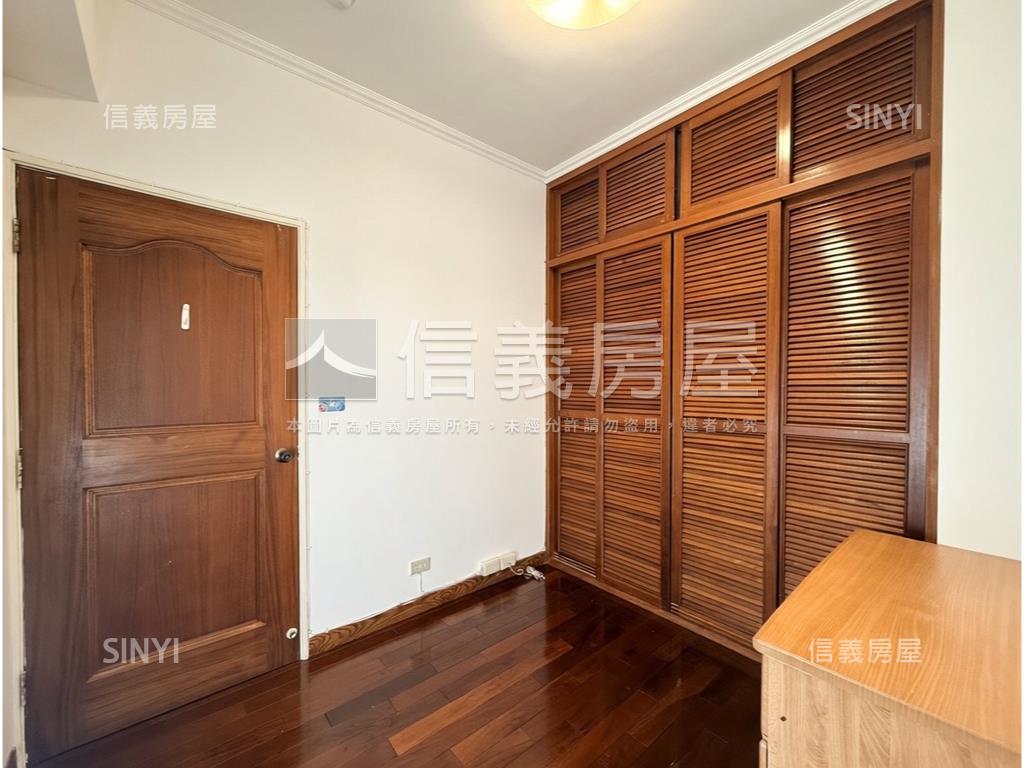 城堡花園好採光三房車位房屋室內格局與周邊環境