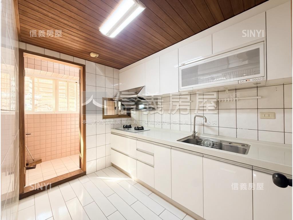 城堡花園好採光三房車位房屋室內格局與周邊環境