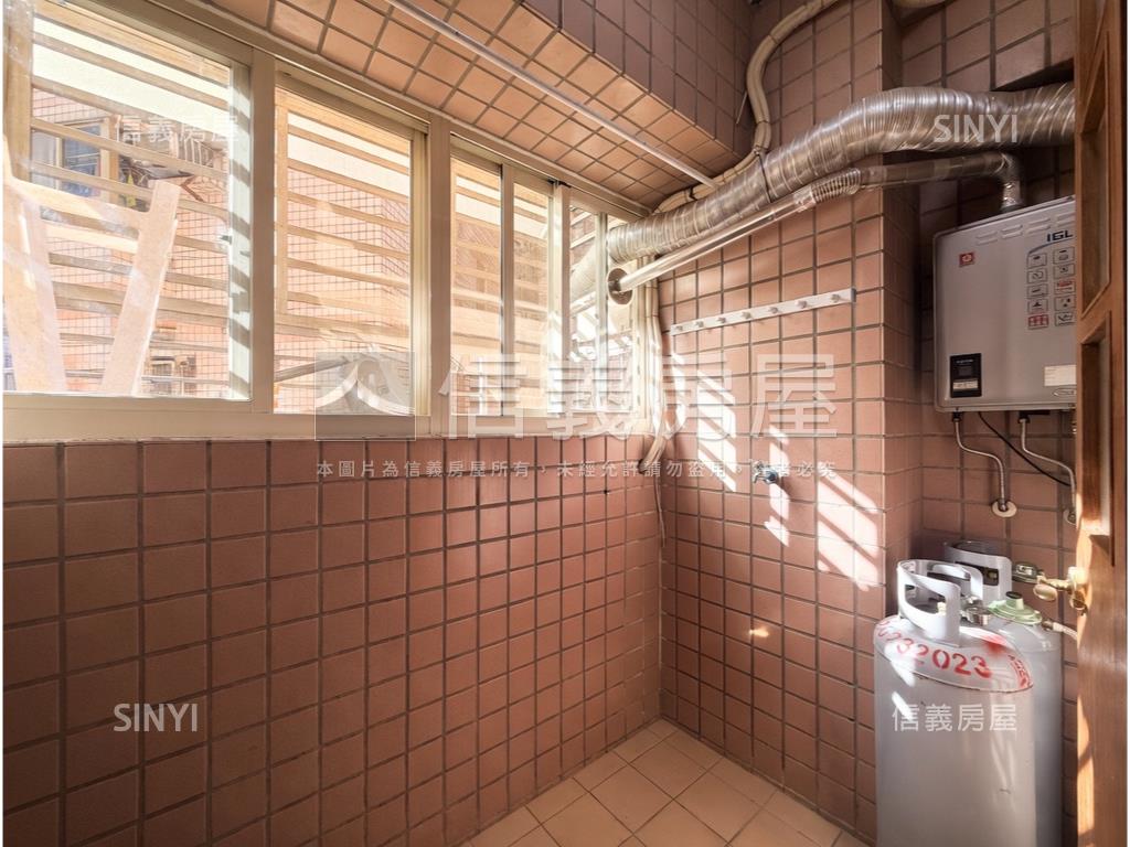 城堡花園好採光三房車位房屋室內格局與周邊環境