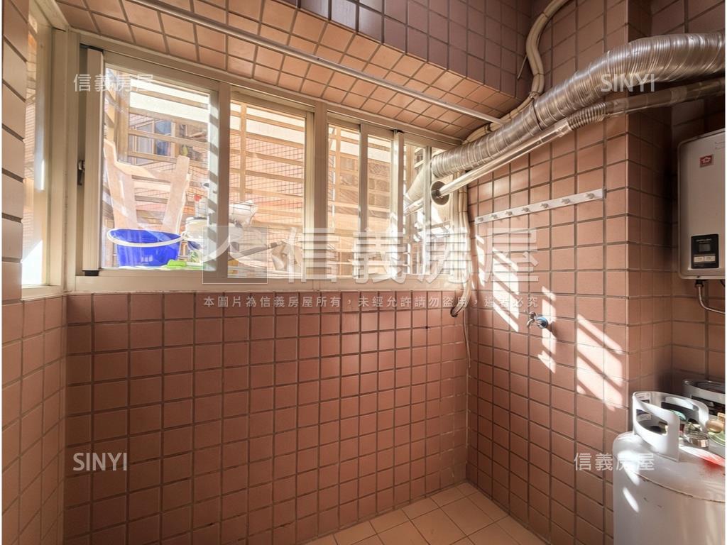 城堡花園好採光三房車位房屋室內格局與周邊環境