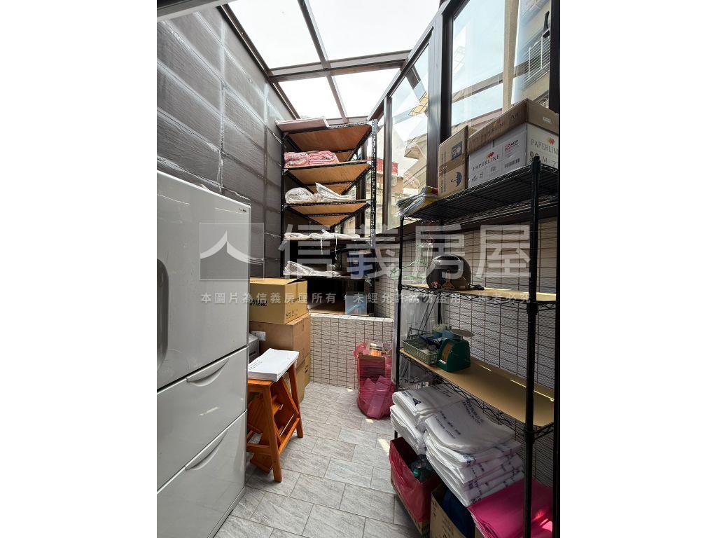 專任華廈挑高一樓附雙車位房屋室內格局與周邊環境
