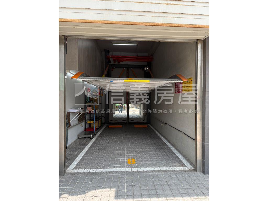 專任華廈挑高一樓附雙車位房屋室內格局與周邊環境