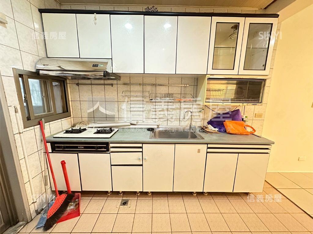 近大巨蛋低總價二樓房屋室內格局與周邊環境
