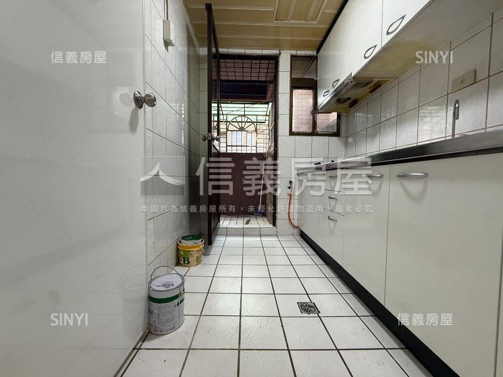 摩登高樓層三面採光大四房房屋室內格局與周邊環境