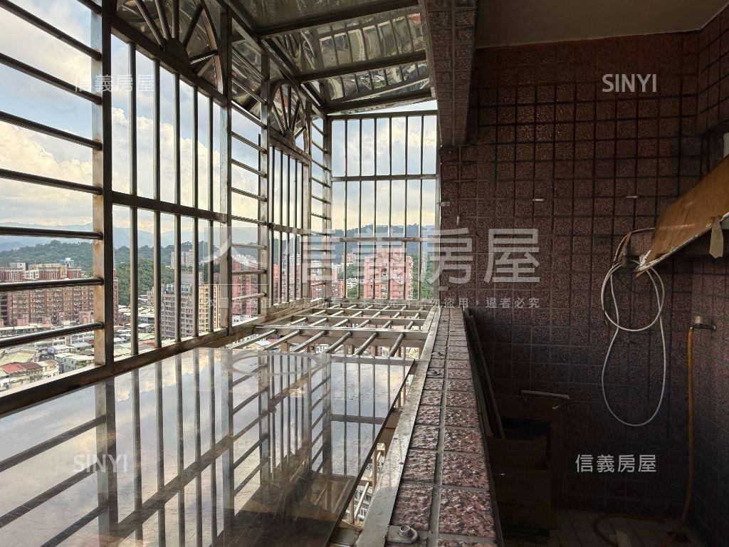 摩登高樓層三面採光大四房房屋室內格局與周邊環境