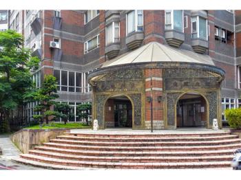 巴黎伯爵．四房車位