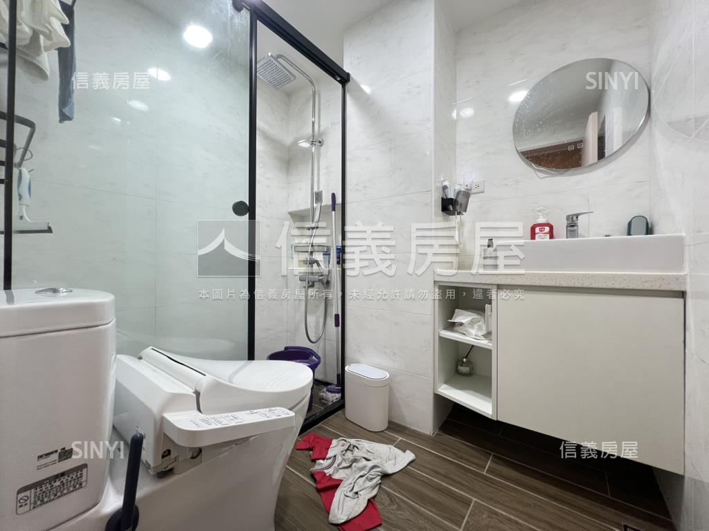 專任日新街高級美妝三樓房屋室內格局與周邊環境