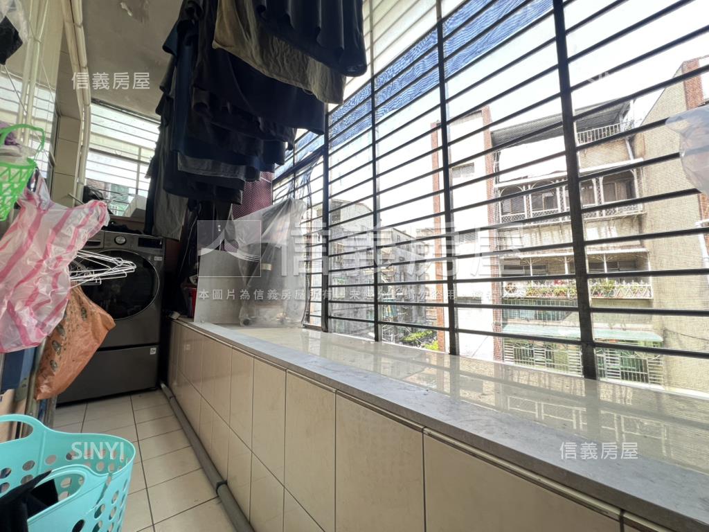 專任日新街高級美妝三樓房屋室內格局與周邊環境