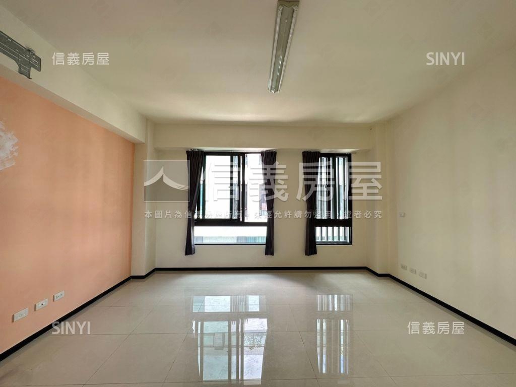 誠售南崗工業區輕屋齡透天房屋室內格局與周邊環境