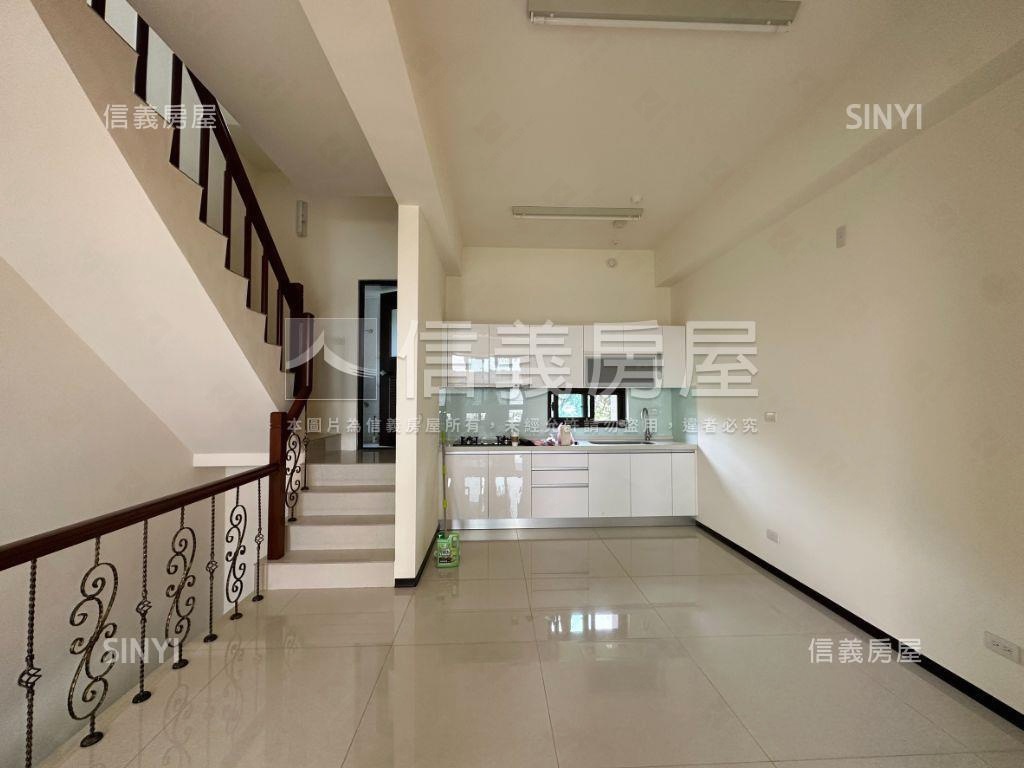 誠售南崗工業區輕屋齡透天房屋室內格局與周邊環境