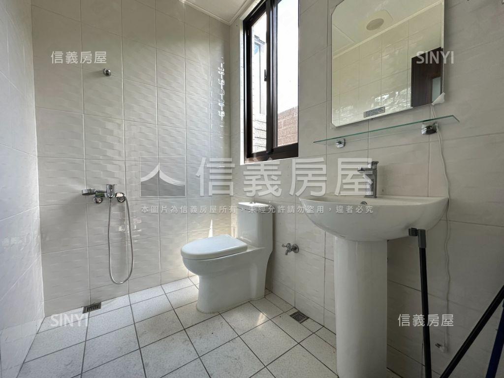 誠售南崗工業區輕屋齡透天房屋室內格局與周邊環境