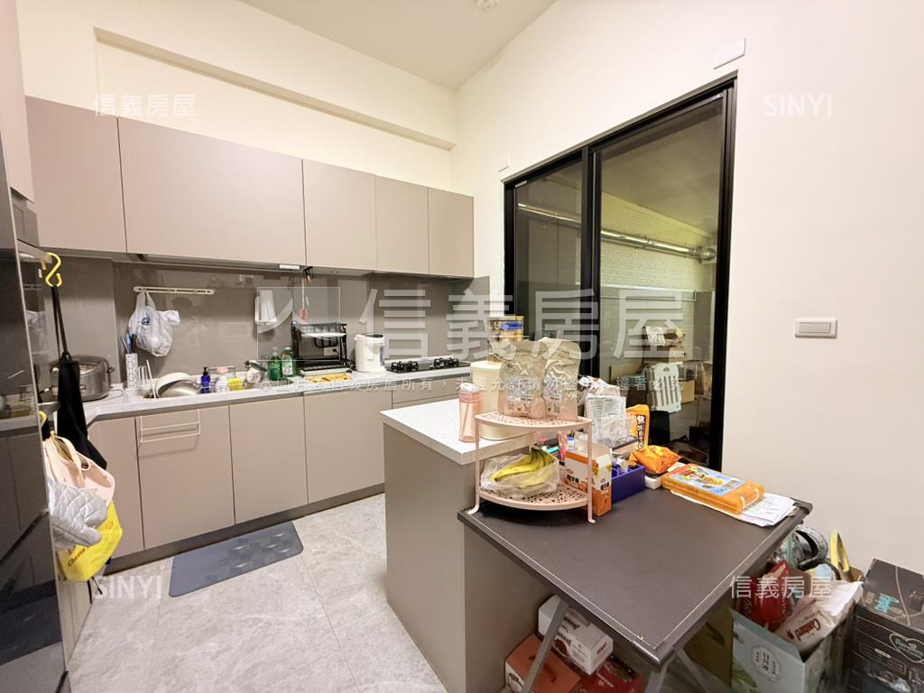 鳳翔正路大地坪電梯車墅房屋室內格局與周邊環境