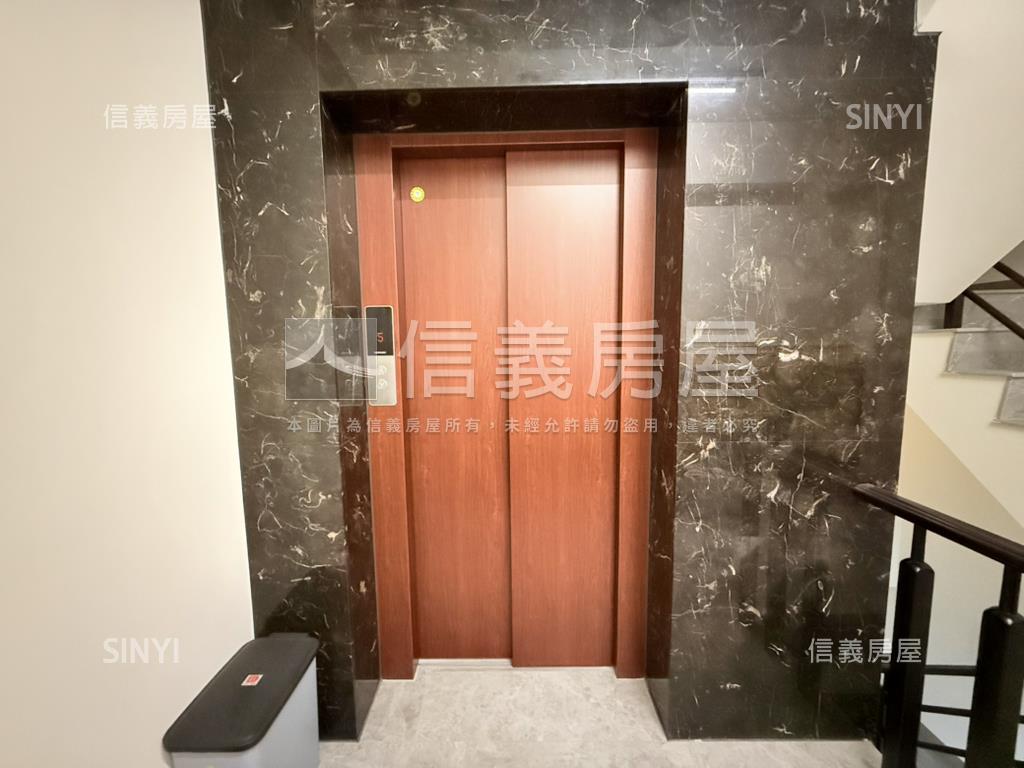 鳳翔正路大地坪電梯車墅房屋室內格局與周邊環境