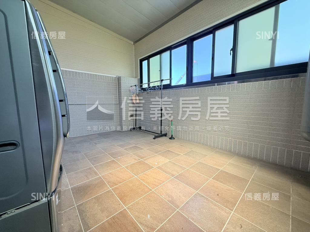 鳳翔正路大地坪電梯車墅房屋室內格局與周邊環境