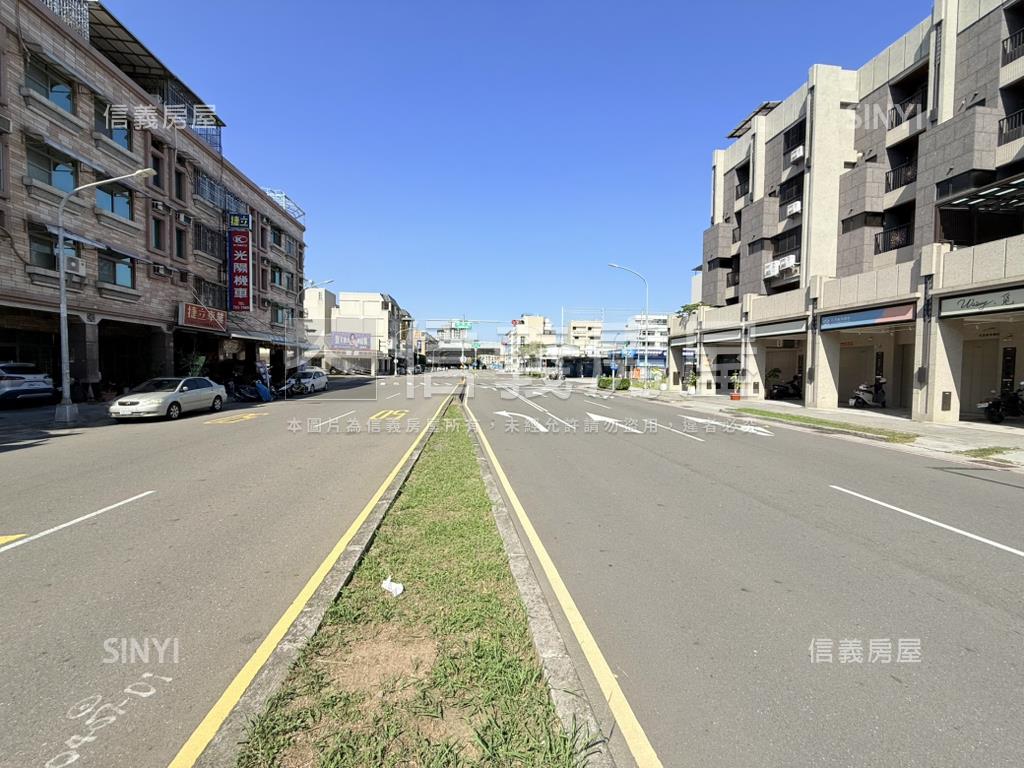 鳳翔正路大地坪電梯車墅房屋室內格局與周邊環境