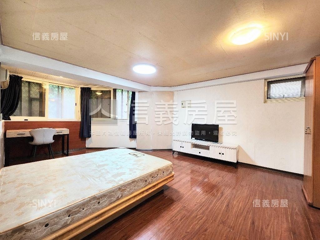 捷運面公園邊間大套房房屋室內格局與周邊環境